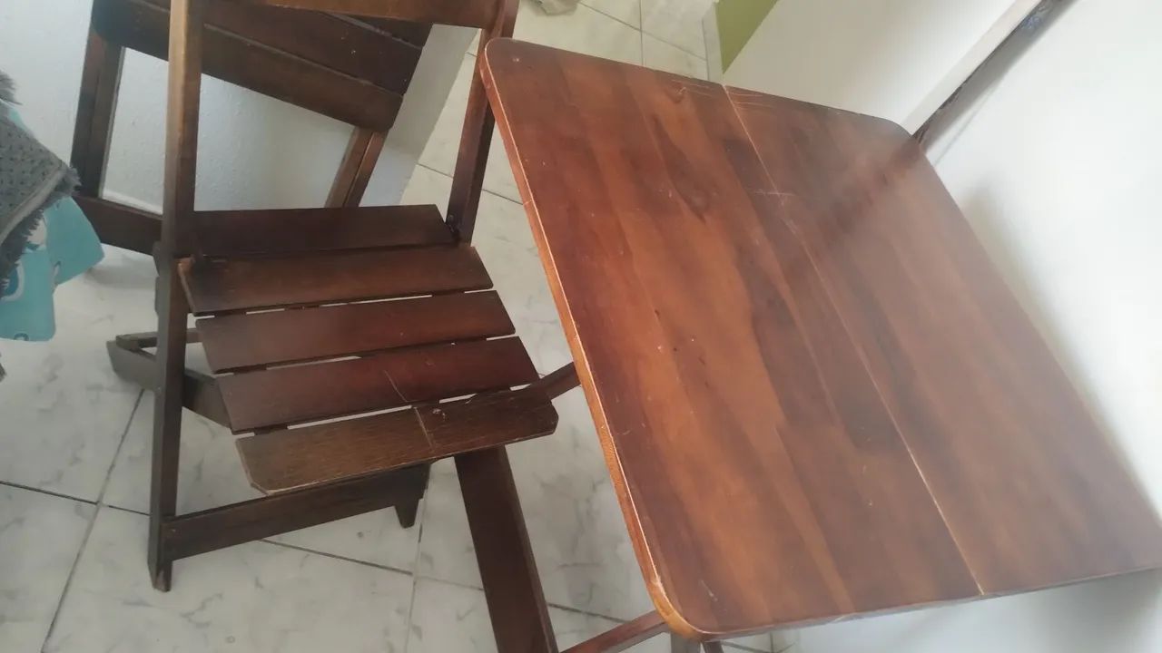 Mesa deafeira e duas cadeiras.  - Foto 2