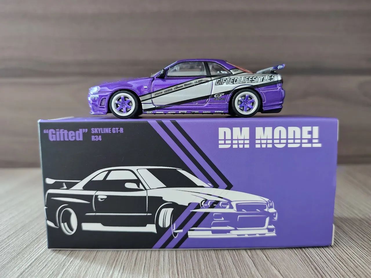Nissan Skyline GTR R34 - Premium 1:64 - Hobbies e coleções