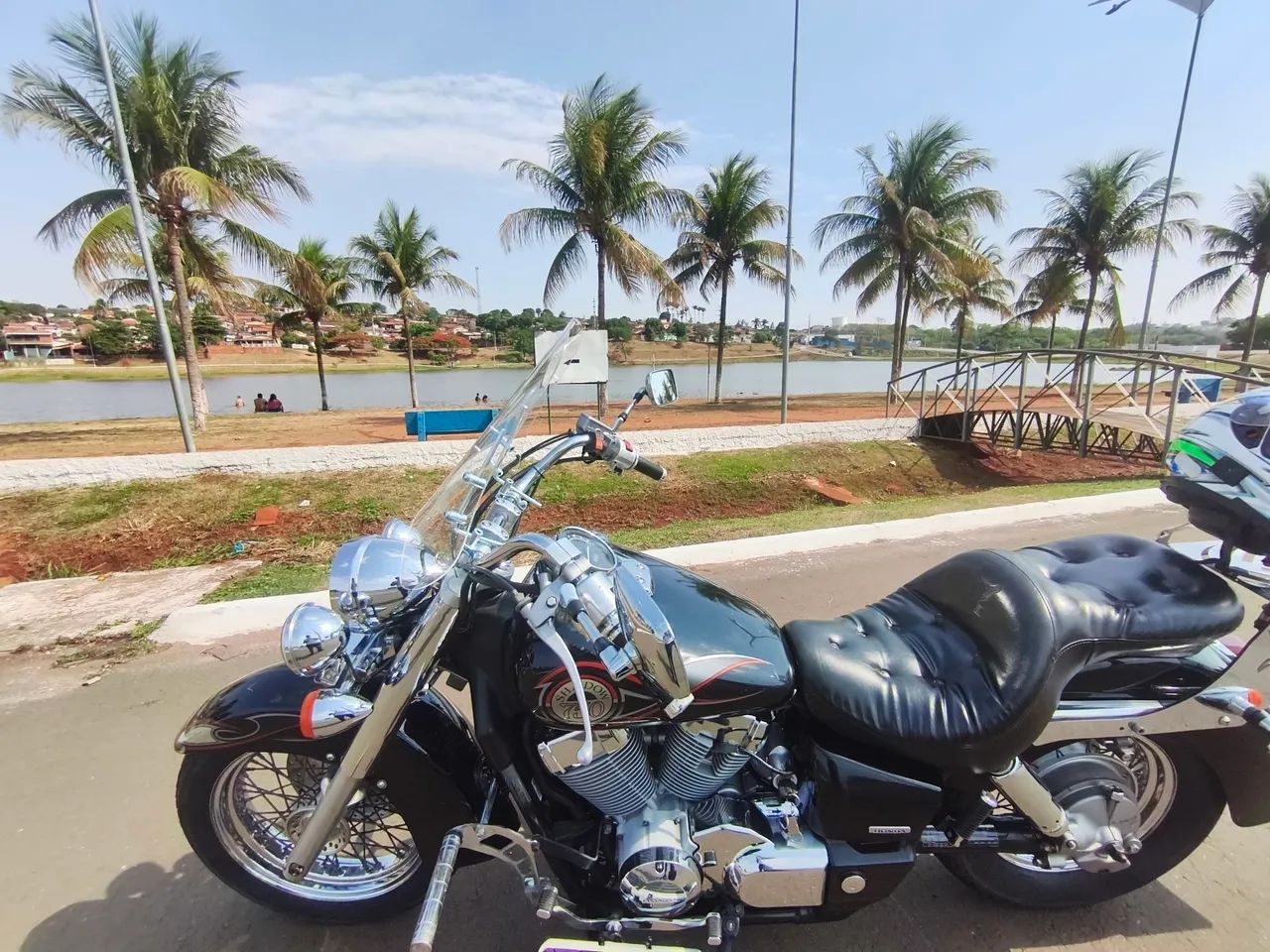 SHADOW 750