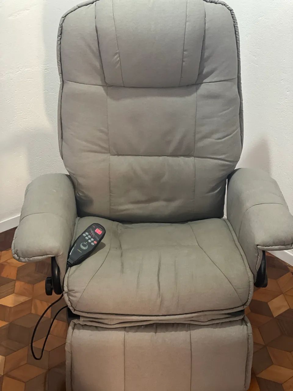 Duas poltronas reclináveis com massageador - Foto 4