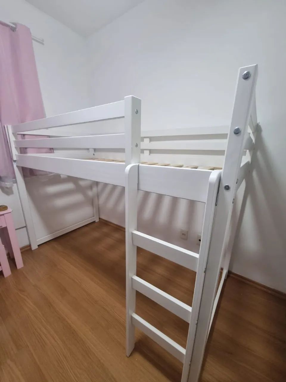 Cama Alta Infantil/Juvenil Casa Tema - Madeira, Grade e Escada - Muito Conservada - Foto 5