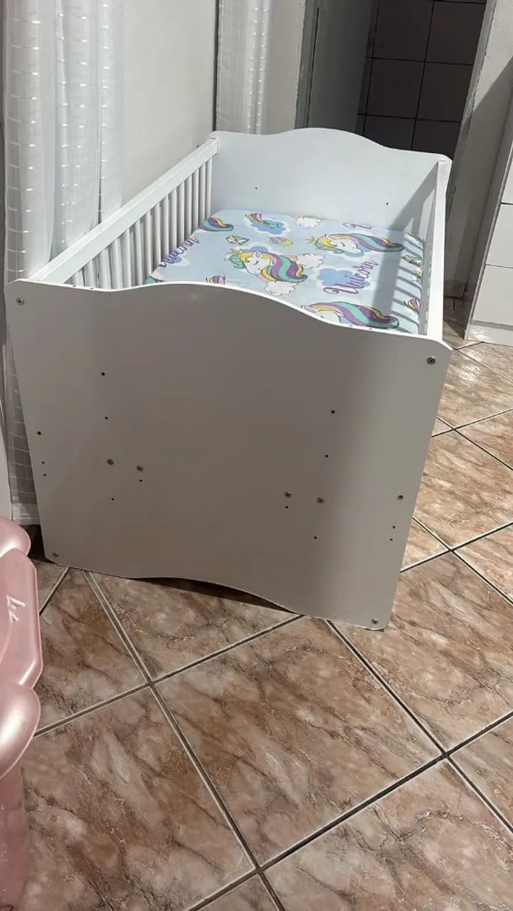 Vendo um berço  com colchão 