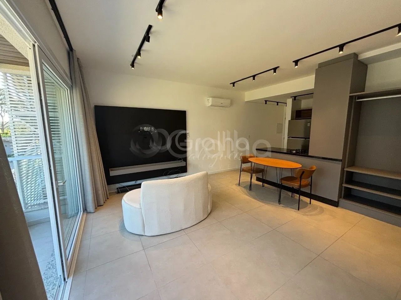 Studio semimobiliado em frente a praia - Foto 5