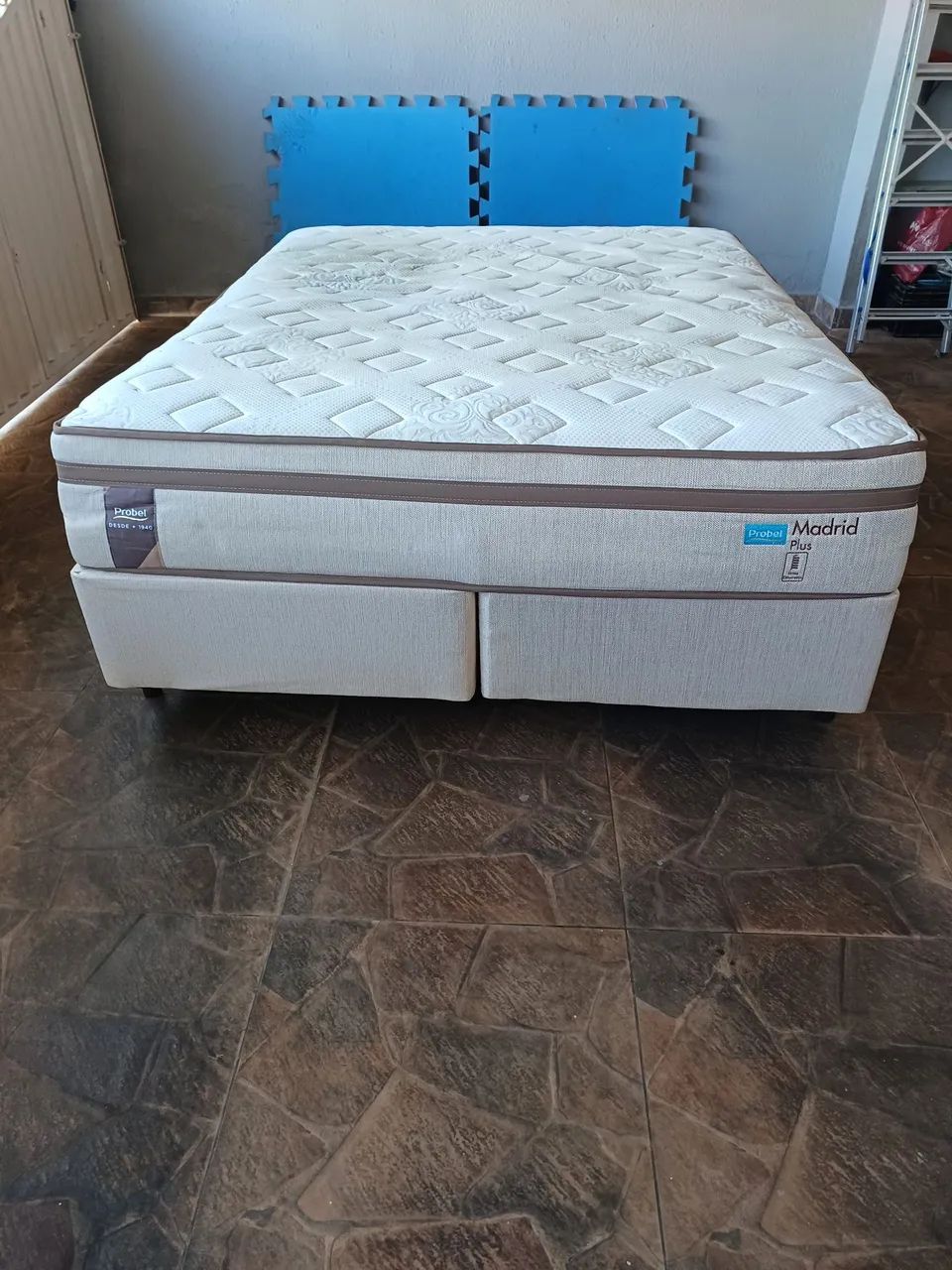Cama queen probel madri plus 