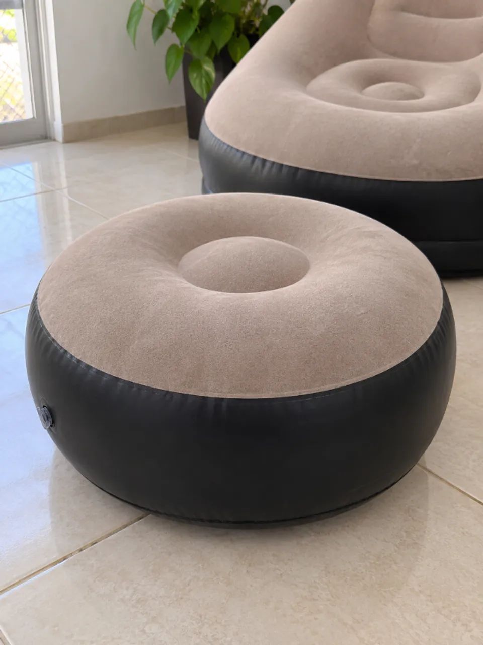 Poltrona Inflável com Puff Descanso - Nova - Foto 3