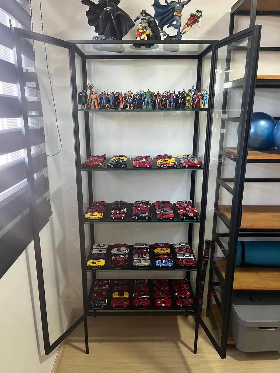 Ferrari Collection + Marvel Figurines + Cristaleira - Foto 3