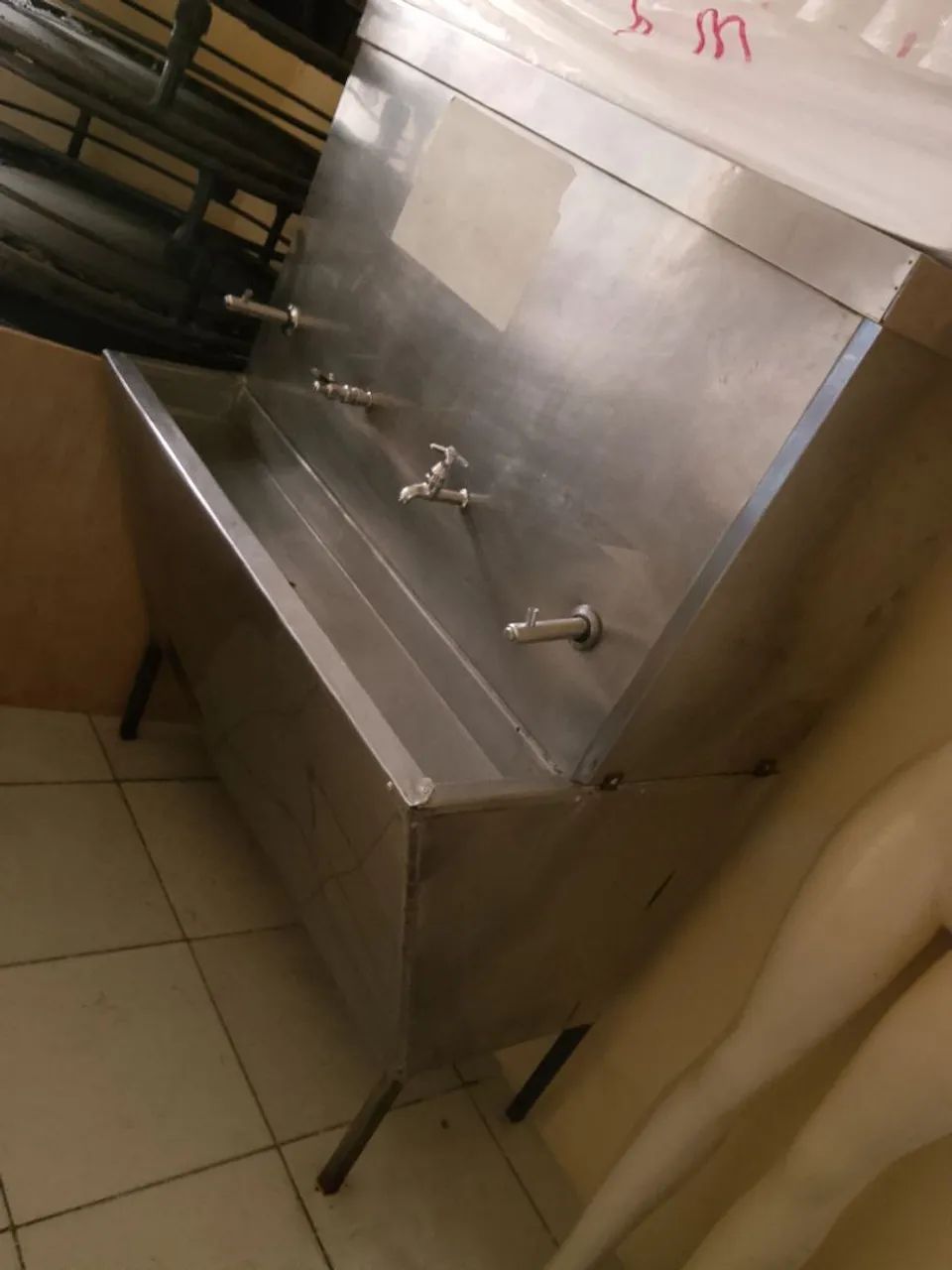 BEBEDOURO INDUSTRIAL 4 TORNEIRAS