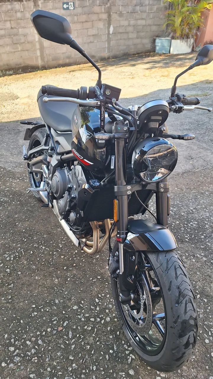 Vendo moto nova. Automática 
