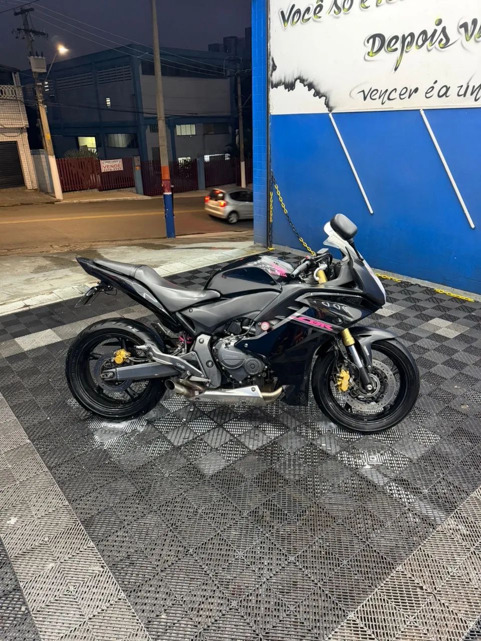 CBR 600F PRETA 2012 - Foto 3