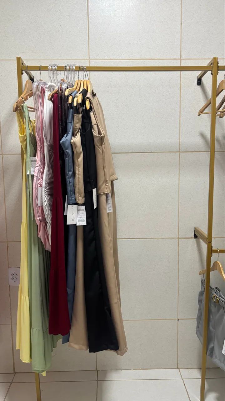 Arara para Loja de Roupas Dourada + 20 Cabides | Nova - Foto 5