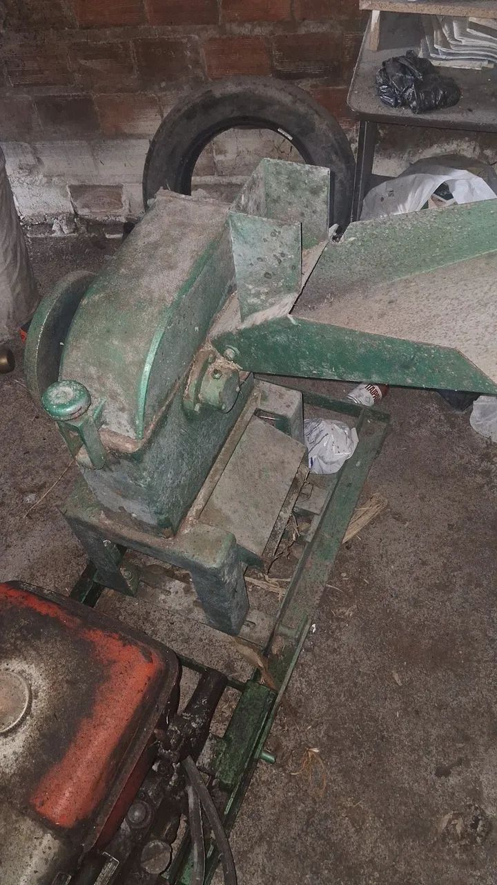 Forrageira com grade e motor yanmar b75