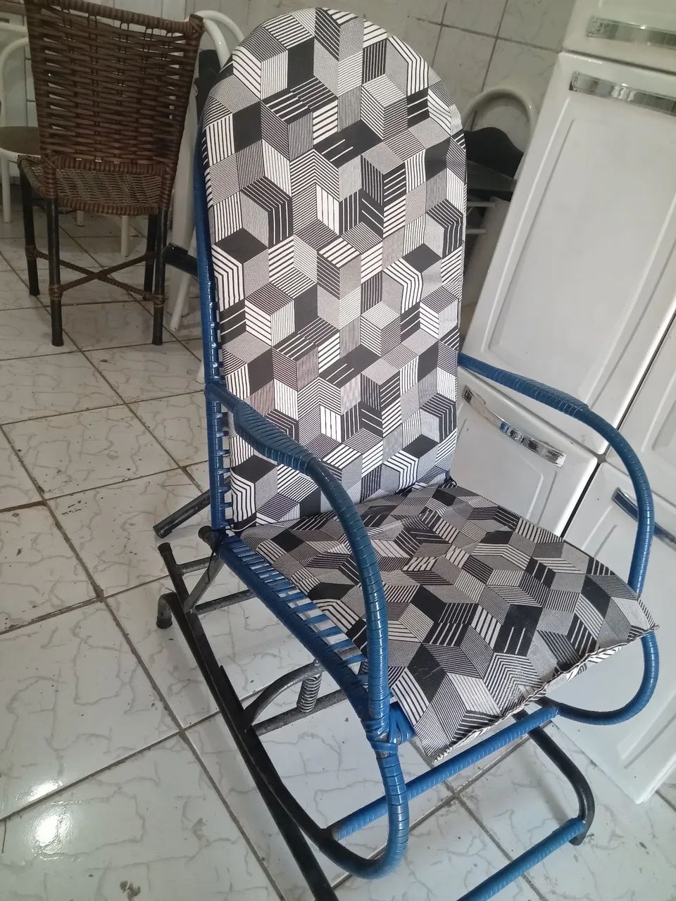 VENDO UMA CADEIRA DE BALANCO  - Foto 2