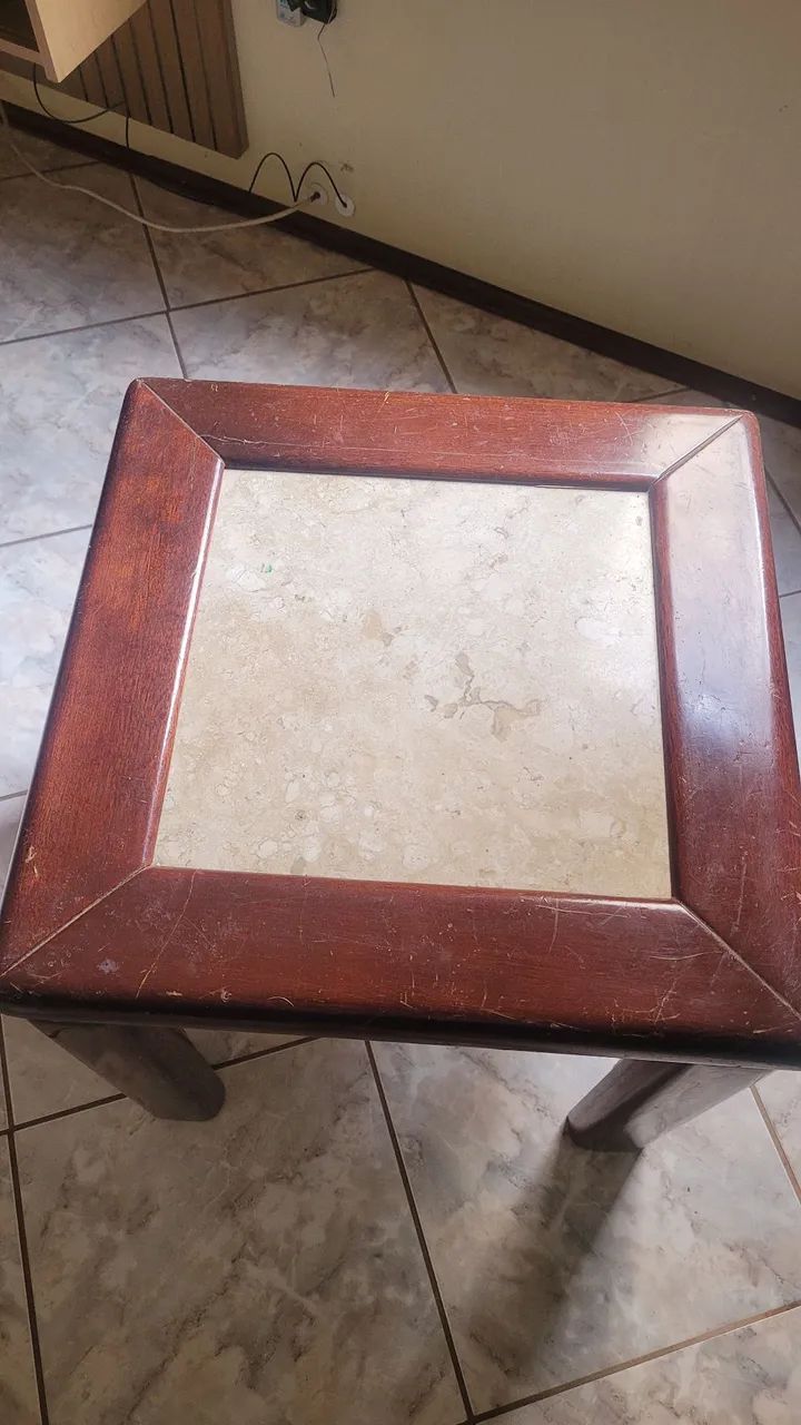 Mesa de canto050 x050 com pedra travertino base