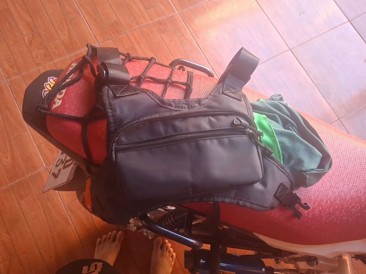 Vendo Pochete valor de 20 reais tá zerado  - Foto 2