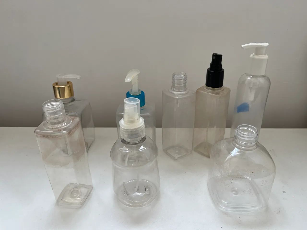 Lote potes plásticos com aplicadores cremes shampoo etc - Foto 2