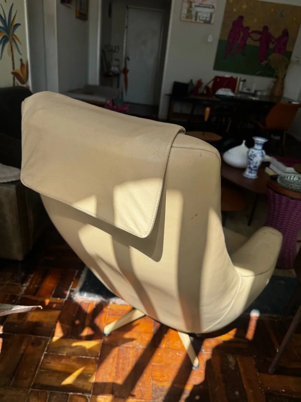 Poltrona giratória couro legítimo creme alto padrão - Foto 3