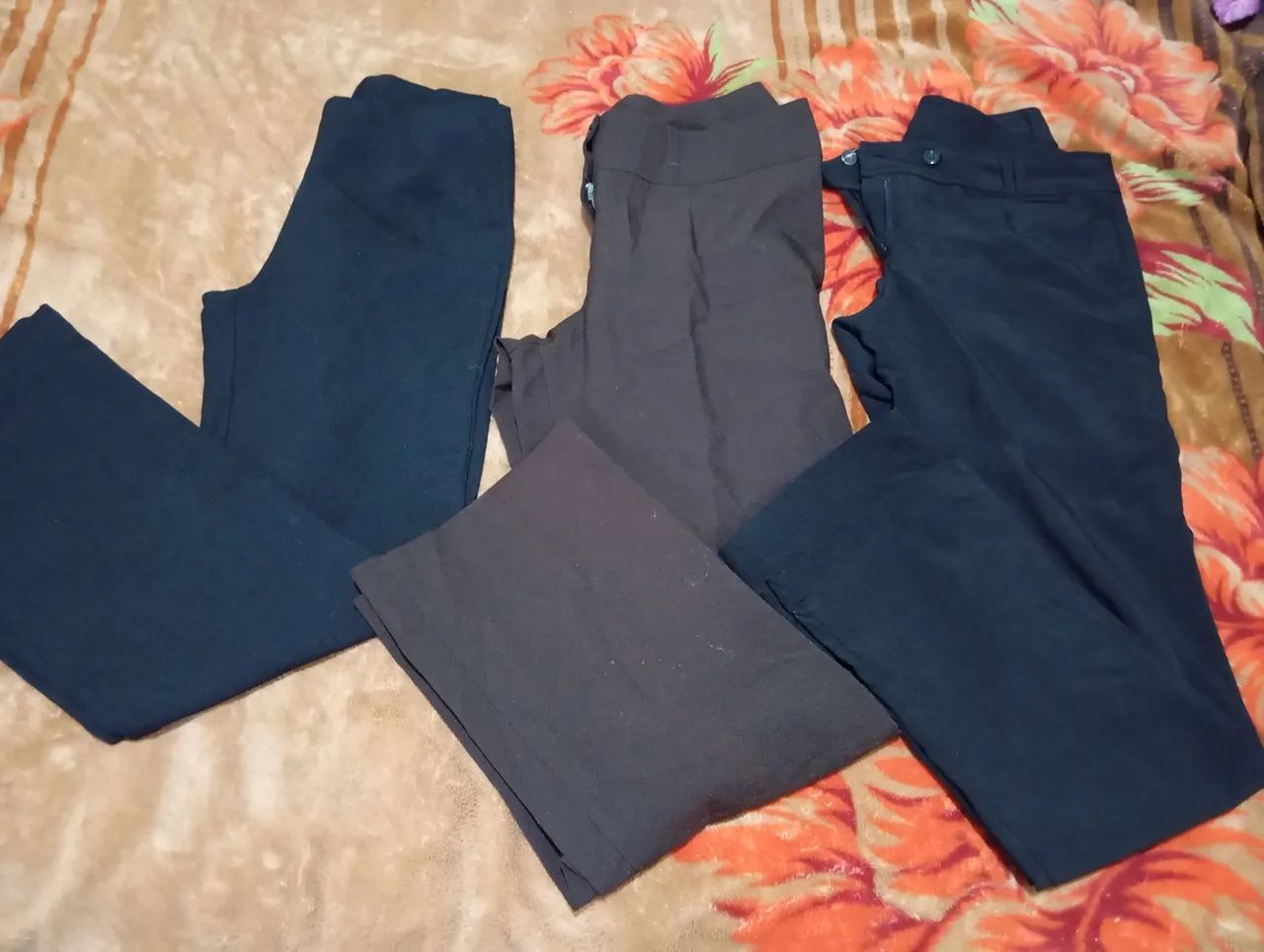 Lote de roupas para brechó com 50 peças  - Foto 4