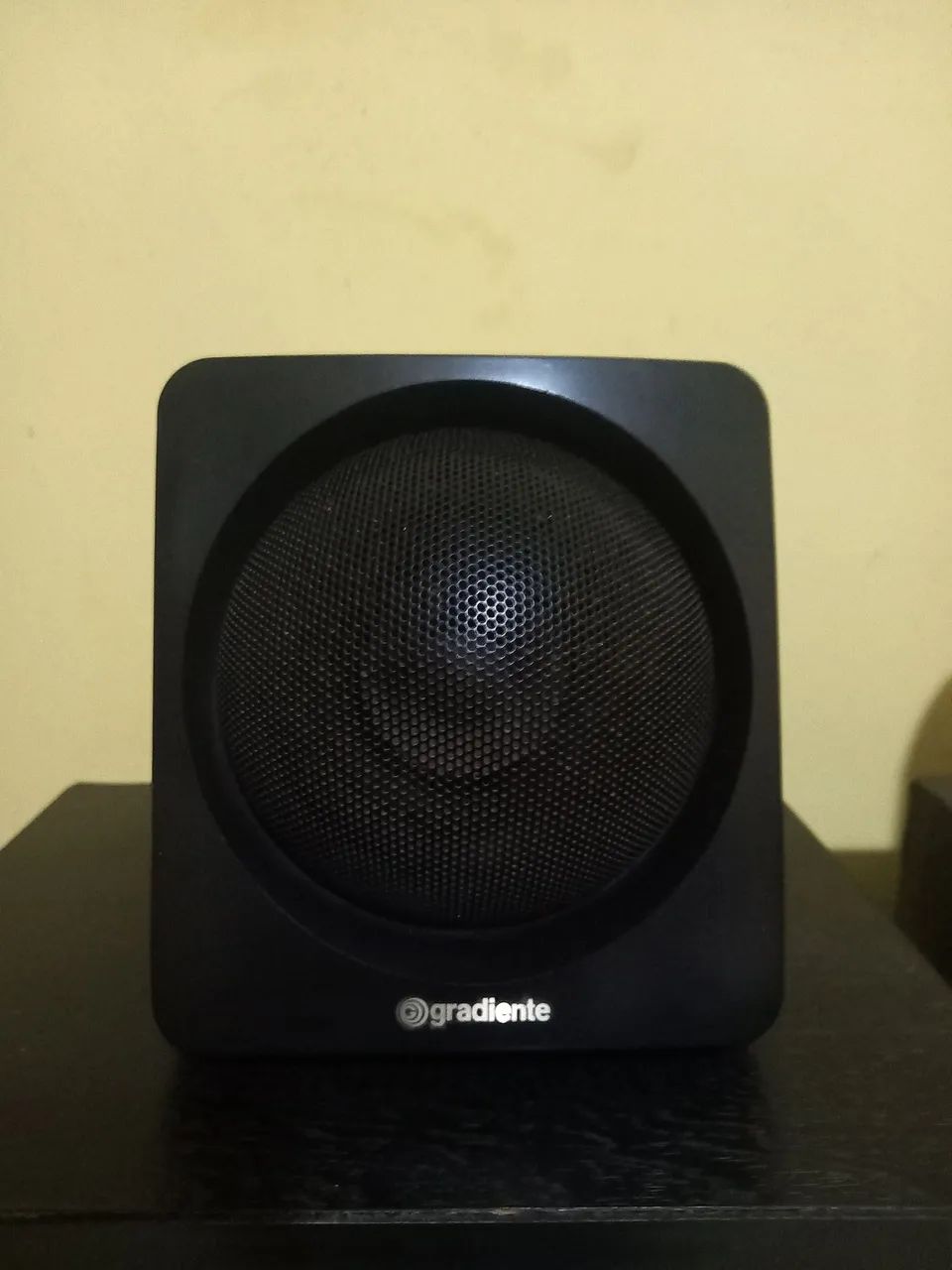 Vendo mini caixas de som acústicas modelo Gradiente modelo SS-1000 