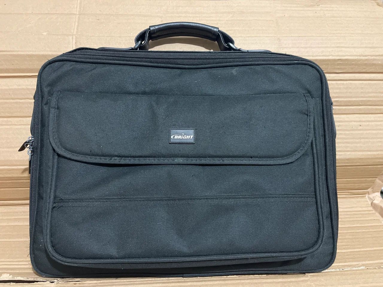 Maleta preta para notebook da marca Brigit ( Usada / Sem alça ) 