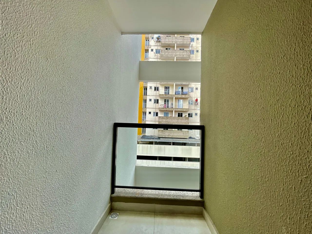 Quarto e sala com varanda e garagem na Padre Café - Foto 3