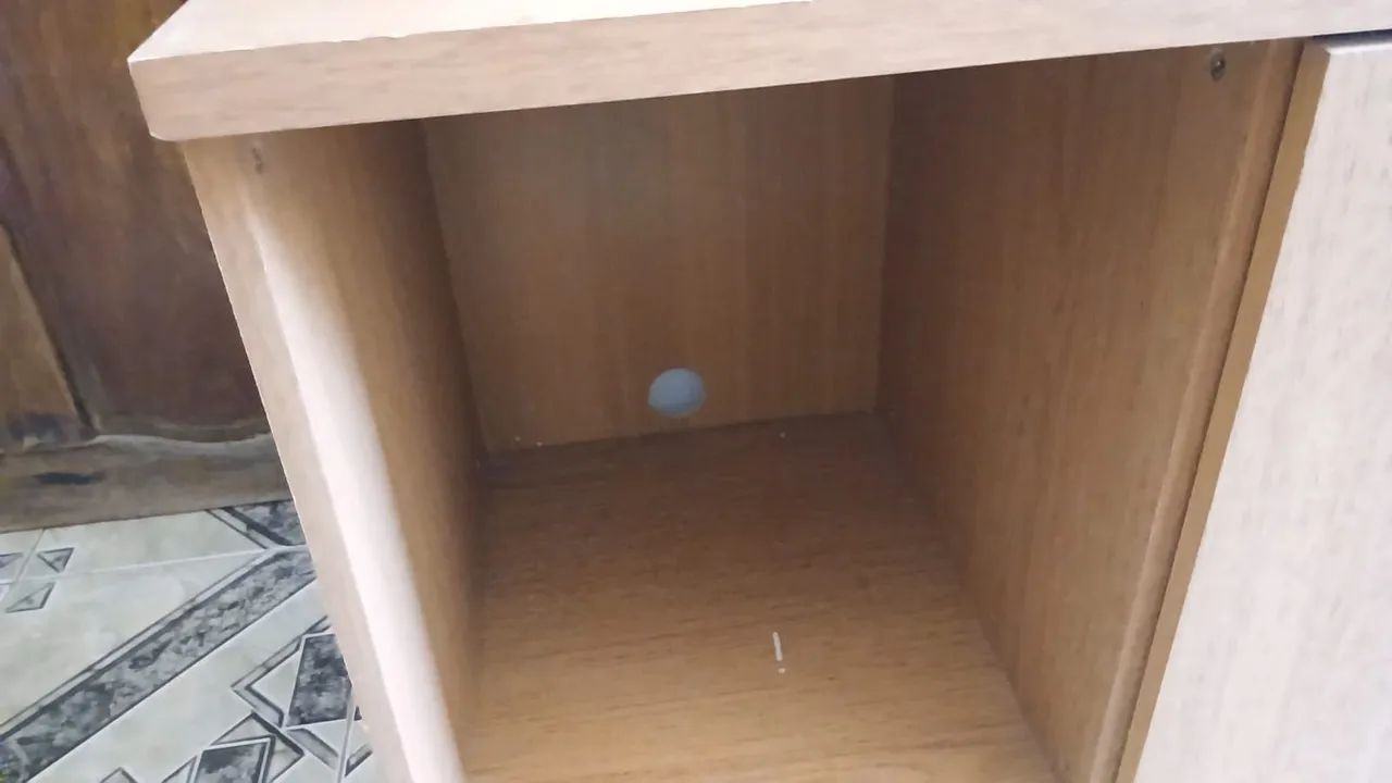 VENDO UMA ESTANTE PARA LIVROS E TV - Foto 2