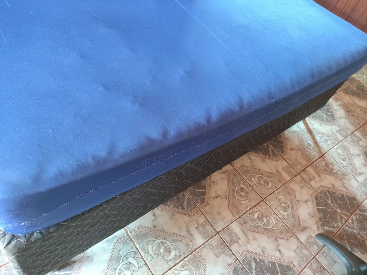 Vendo cama box com colchão - Foto 2
