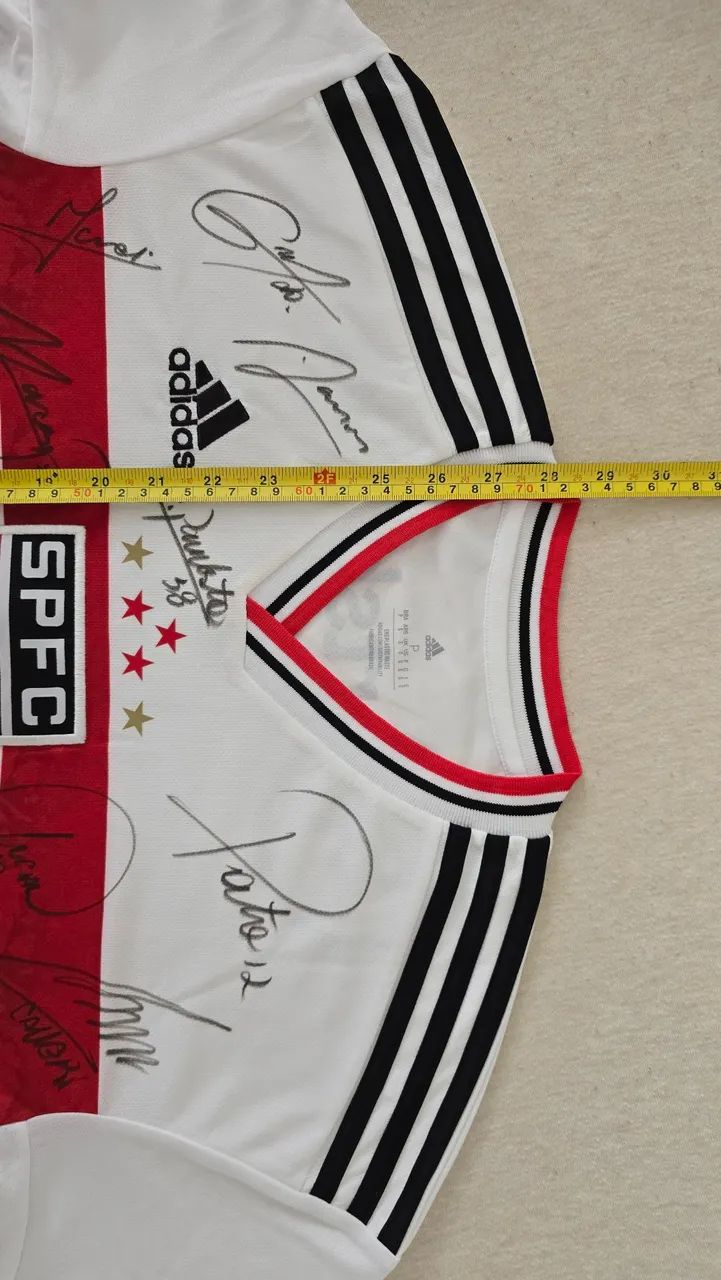 Camisa Oficial São Paulo FC 2023 - Elenco Campeão da Copa do Brasil - Autografada - Foto 4