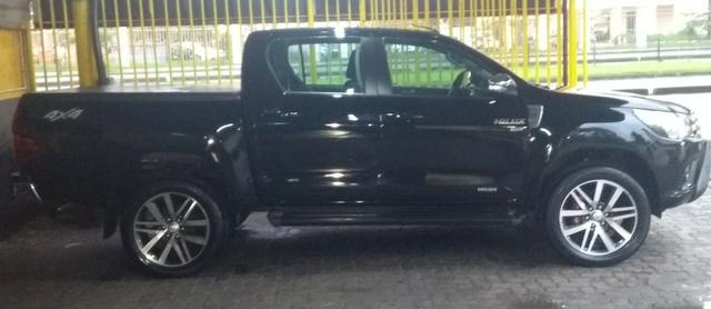 Hilux Preta Automática 2017/2017 Rodas Aro 20 Top - Foto 6