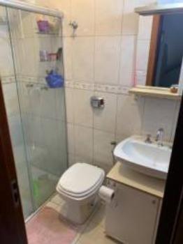 Baixou! Vendo sobrado 3 quartos Ótima localização R$390 mil imperdível - Foto 11
