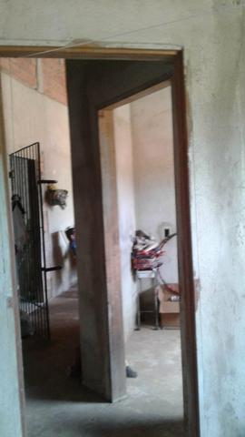 Vendo uma casa na zona leste em fase de acabamento