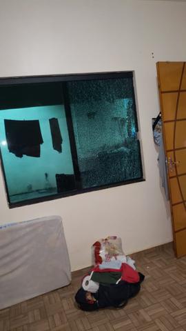 Depósito de gás com residência com piscina no fundo - Foto 10