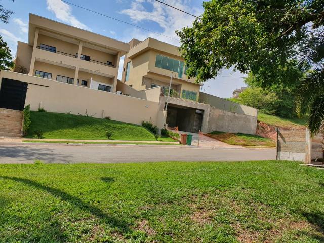 Lote bem localizado no Condomínio do Lago