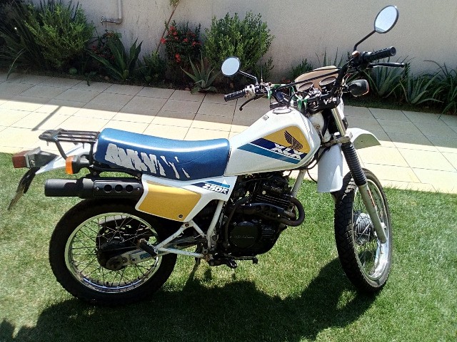 VENDO HONDA XLX 250 R