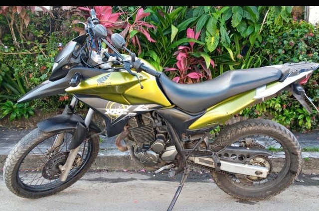 XRE MOTO TODA CONSERVADA, COM CABEÇOTE DA 2015 VELA FINA.