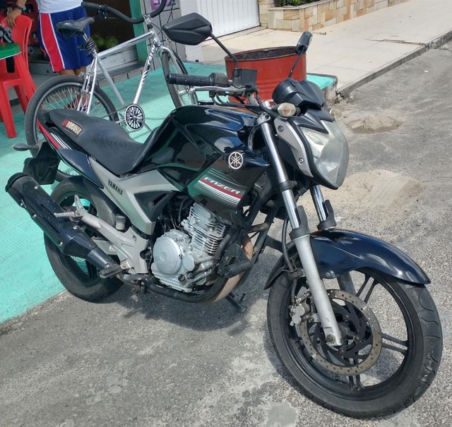 VENDO MOTOCICLETA FAZER 250 2014/2015 GASOLINA.