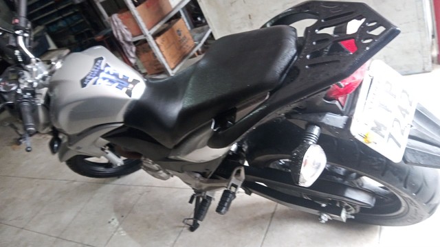 CB 300R MUITO NOVA