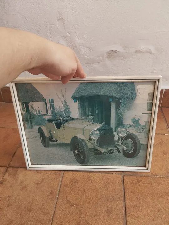 Quadro antigo de um carro antigo 