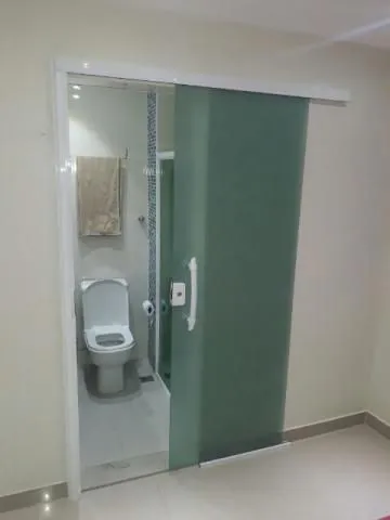 Porta de Vidro para Banheiro - Moderna e Elegante