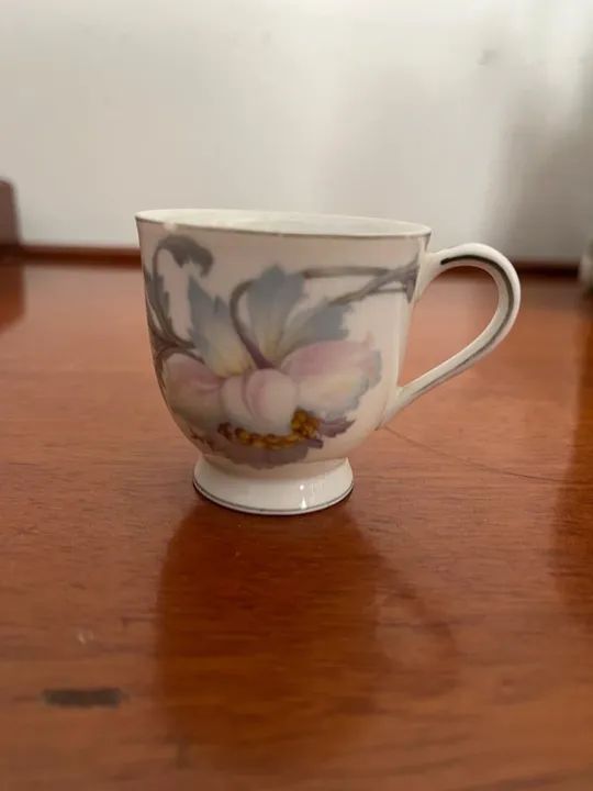 Xícara de Café antiga de porcelana