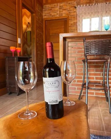 Temos chalés disponíveis para hospedagem nas montanhas