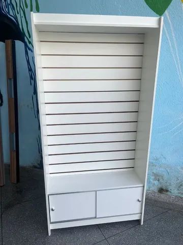 ESTANTE CANALETADA C/ PORTINHAS BRANCA 
