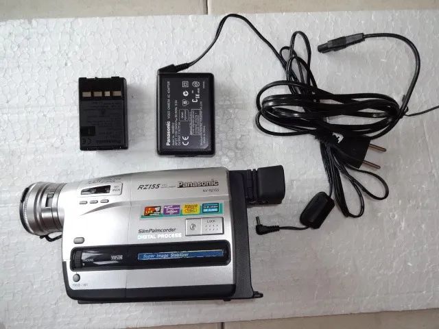Filmadora Panasonic Slim Palmcorder VHS-C  NV_RZ155BR - Funcionando (Item p/ Colecionador)