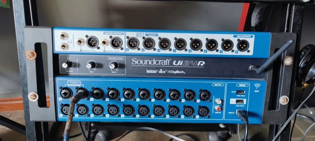 Mesa de som ui24R Soundcraft novíssima