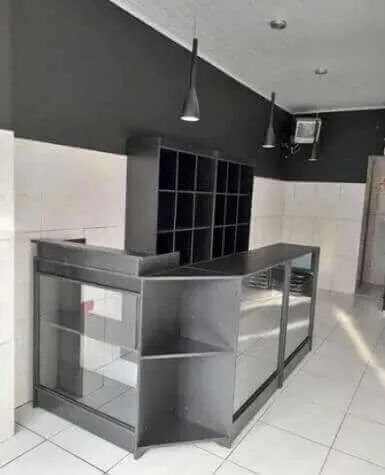Kit Loja Preto - Balcão Caixa Vitrine em L + 2 Balcões Vitrine + 2 Colmeias - Foto 2