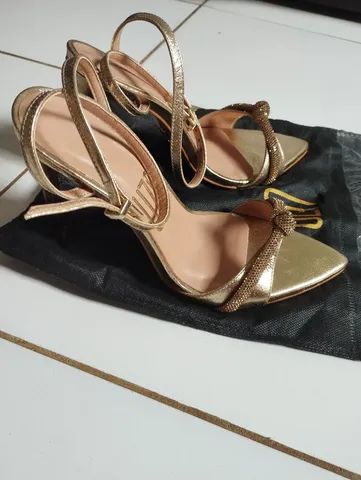 Vende-se sandália - Foto 2