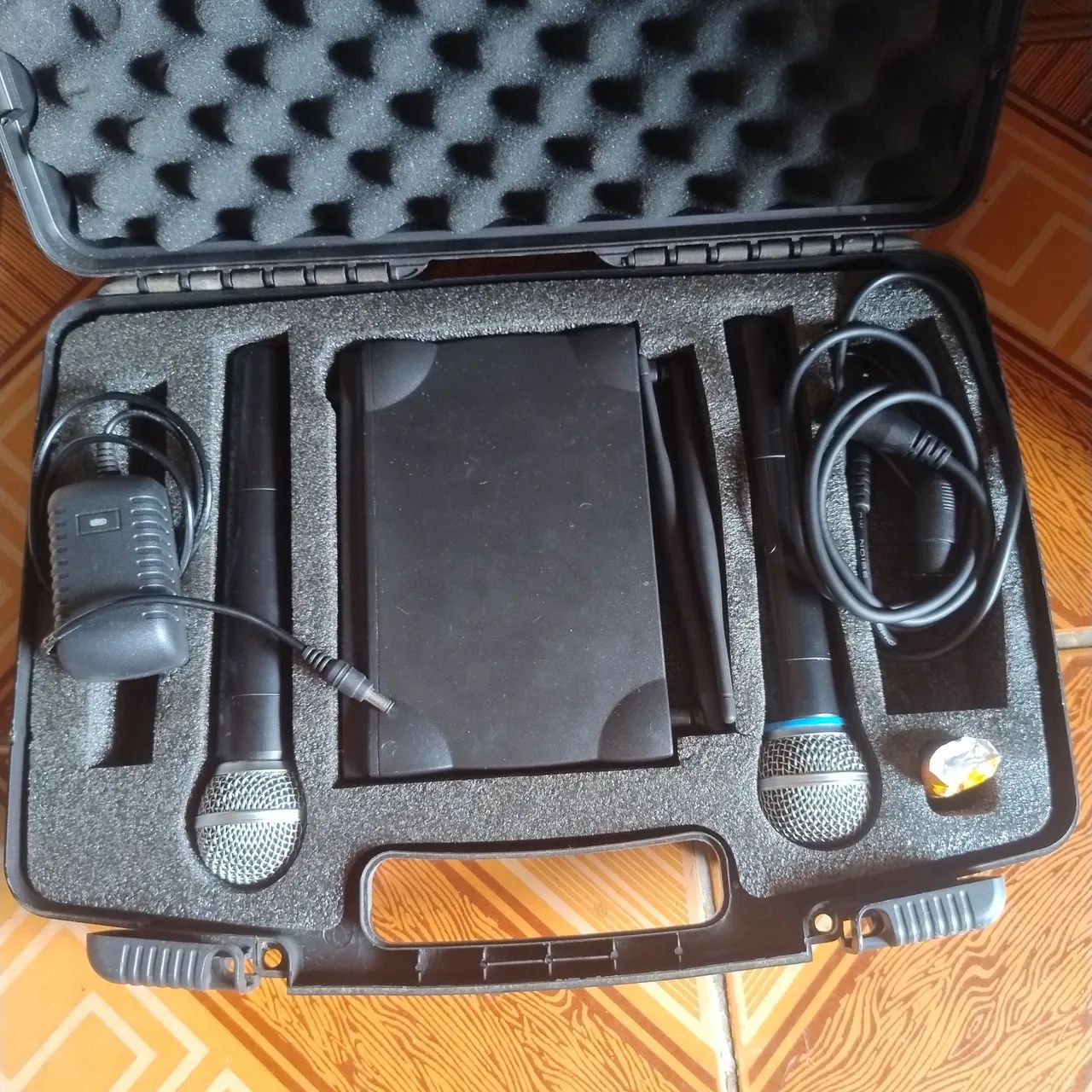 Vendo Par de Microfones Sem Fio AMW - Ótimo Estado! ? - Foto 2