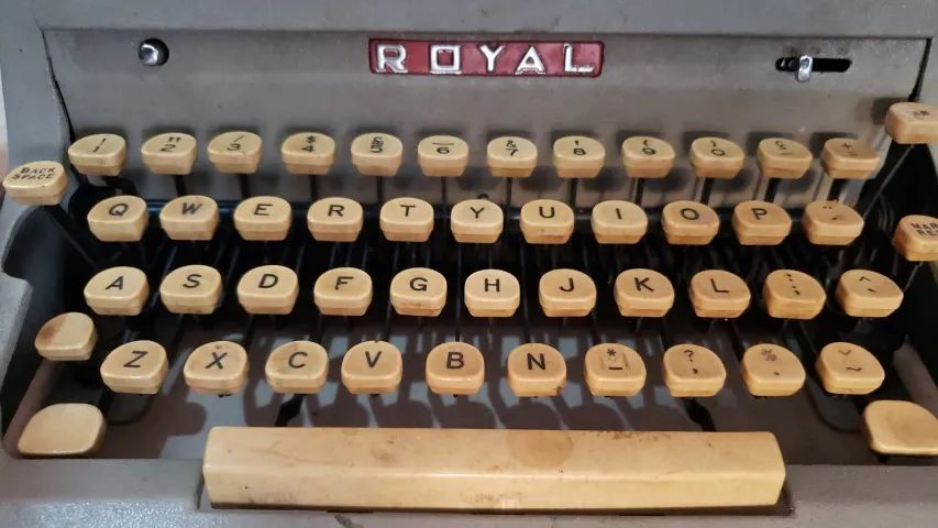 MAQUINA DE ESCREVER ANTIGA - Foto 2