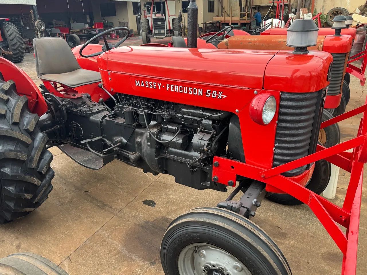 Trator Agrícola Usado MF50X ano 1971 - Foto 2