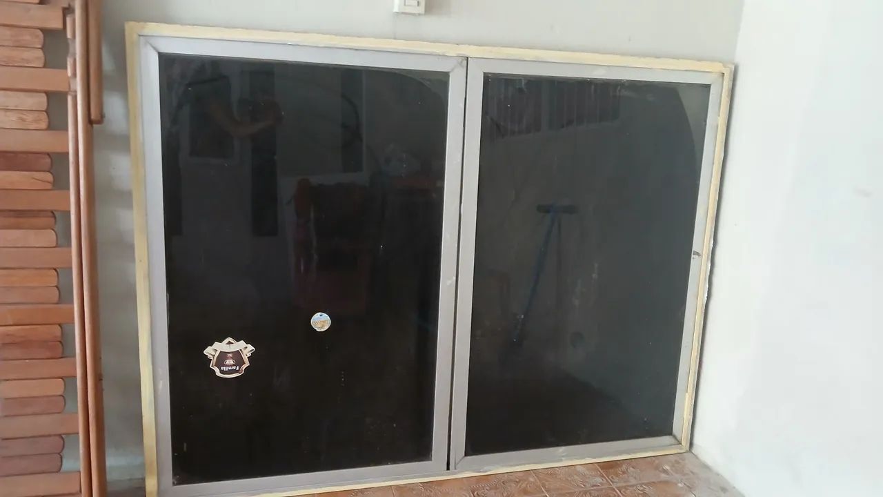 Janelas de vidro em alumínio