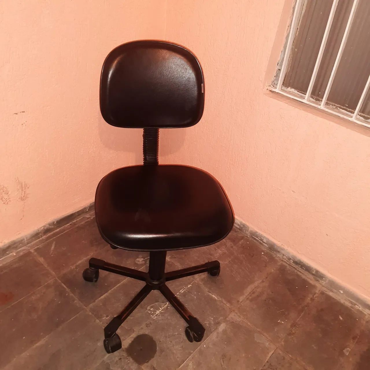 Cadeira de escritório preta - Foto 2